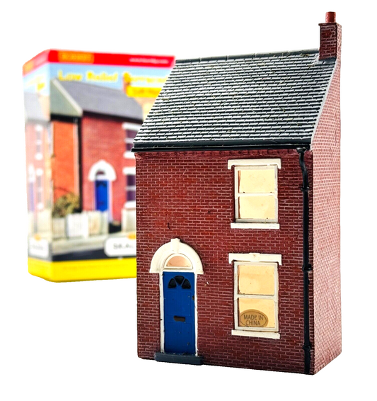 HORNBY SKALEDALE 00 GAUGE - R8644 - LOW RELIEF TERRACED HOUSE LEFT HAND - BOXED